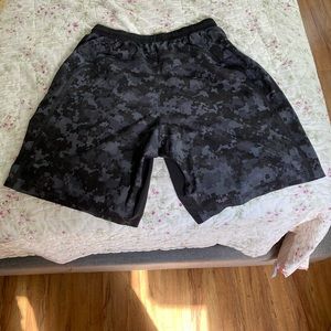 LuluLemon Men’s Pace Breaker Short - Size Medium